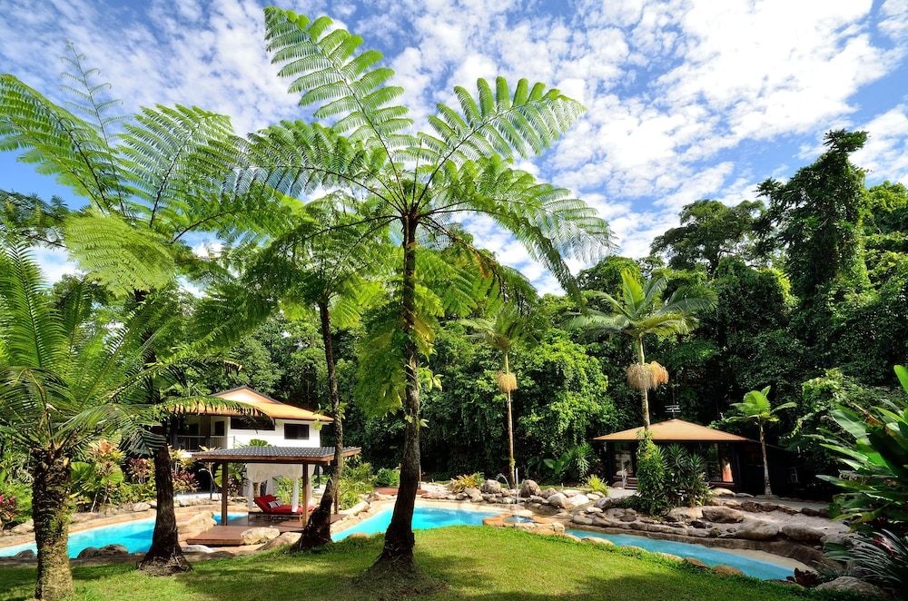 Misty Mountains Rainforest Retreat0