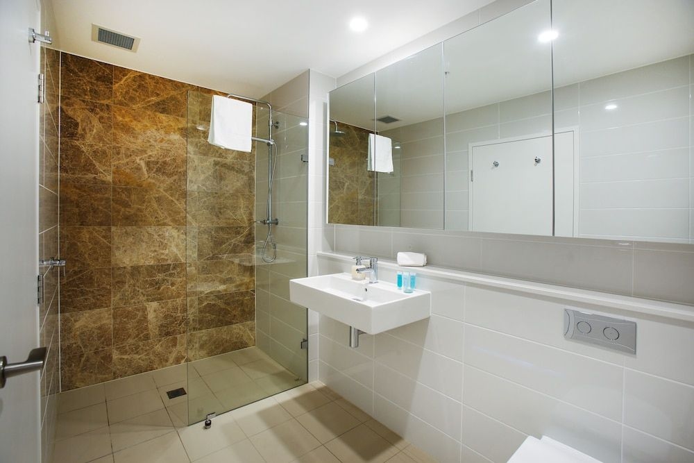 Gadigal Groove - Modern and Bright 3BR Executive Apartment in Zetland with Views2