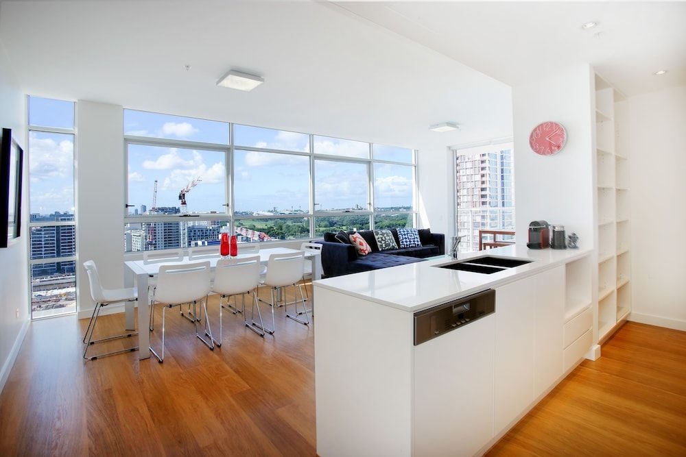 Gadigal Groove - Modern and Bright 3BR Executive Apartment in Zetland with Views1