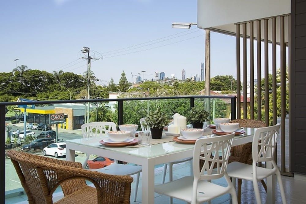 The Princess Bride - Executive 3BR Bulimba Apartment with Balcony in Central Location4
