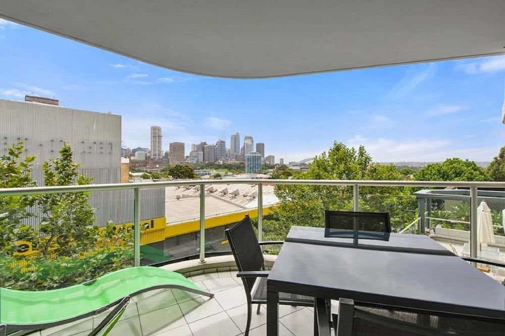 Bridge and Sails - Views of the Bridge and Opera House from this Executive 2BR Apartment in Darlinghurst4