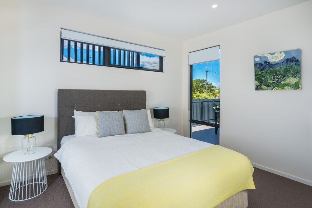 Round About Bulimba - Executive 3BR Bulimba apartment near Oxford St shops and restaurants3