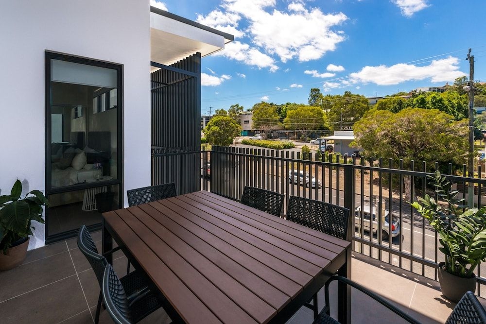 Round About Bulimba - Executive 3BR Bulimba apartment near Oxford St shops and restaurants1