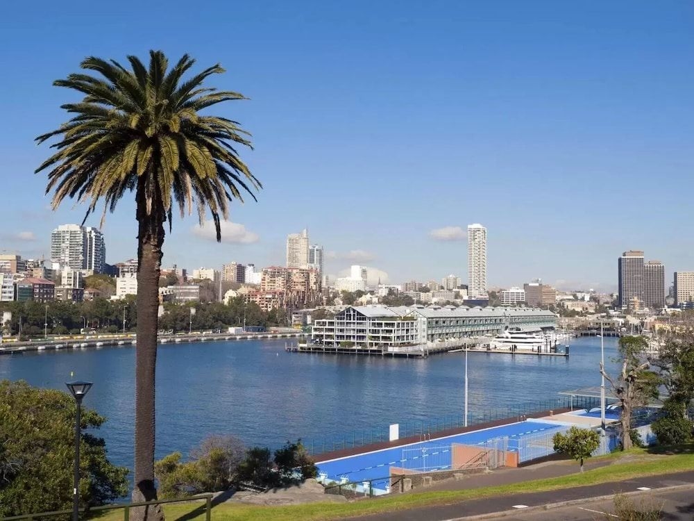I Can View Woolloomooloo - 2BR Art Deco Potts Point Apartment with Views from the Balcony3