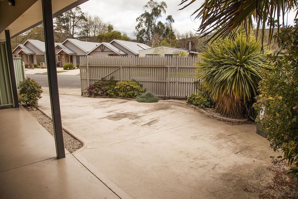 Cherry Lane - Close to the heart of Bright1