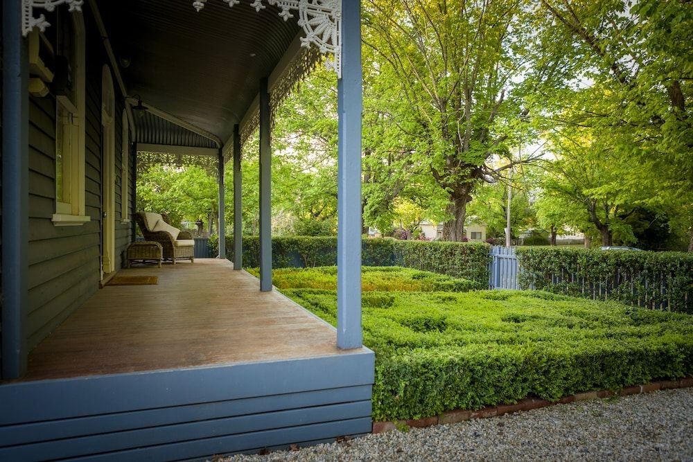 Belmont at Beechworth 2 bedrooms, 2 bathrooms, 2 couples1