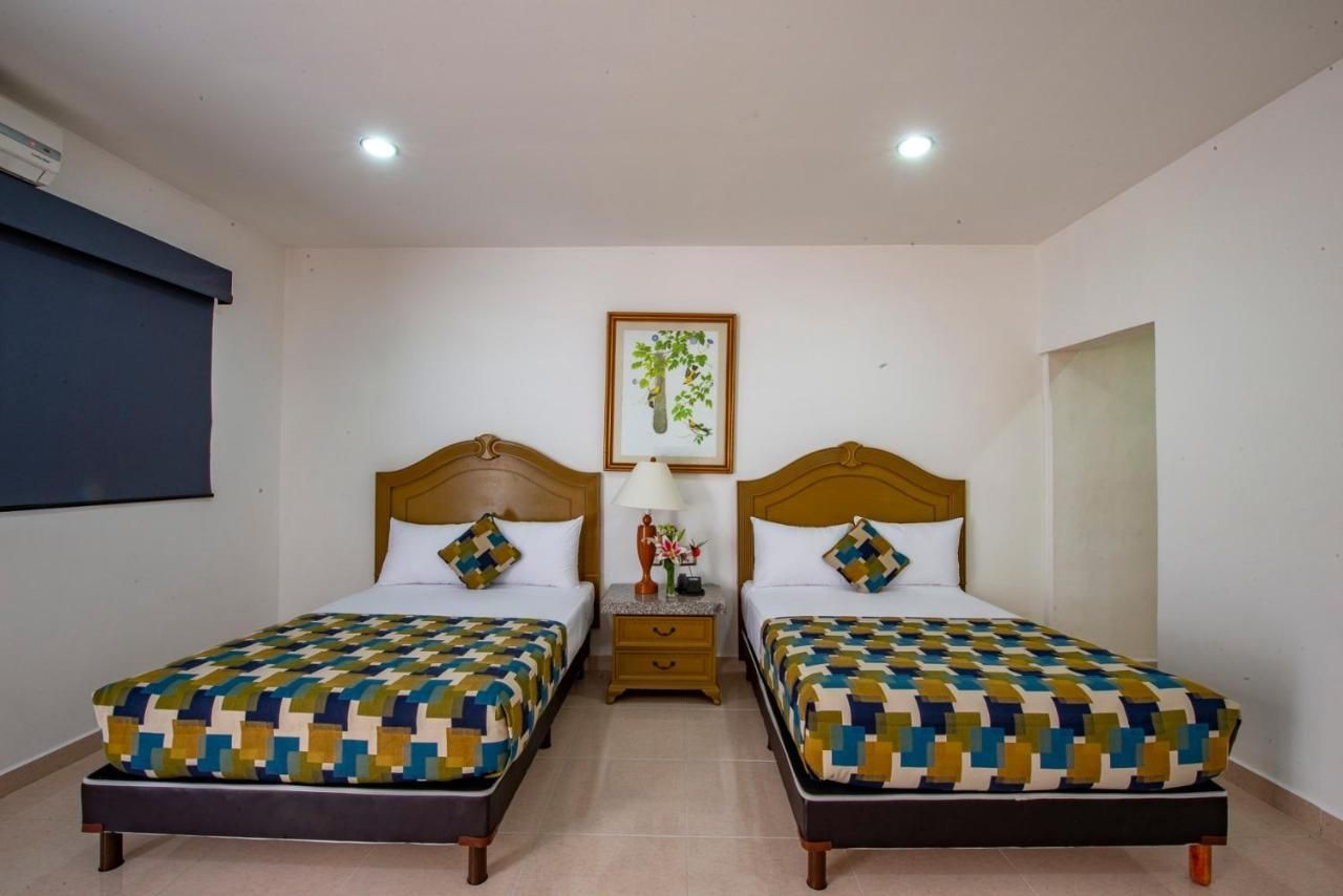 Hotel Embajadores2