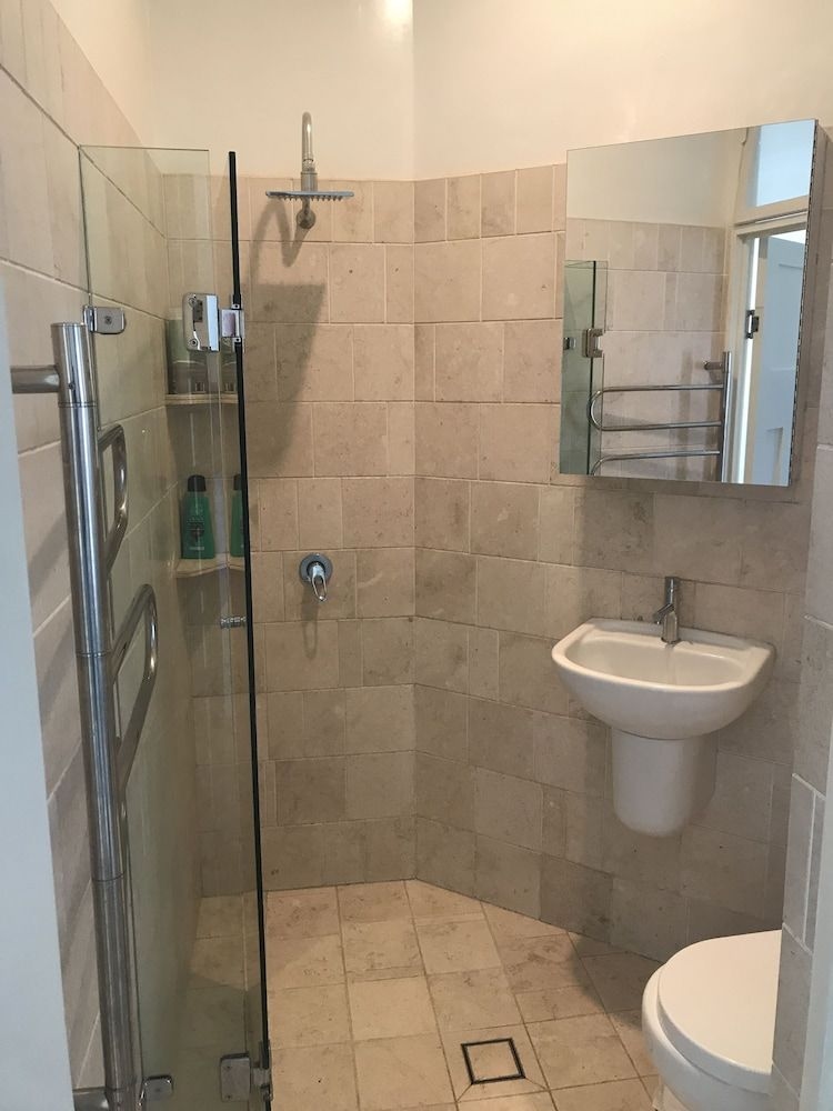 Oversized 2 Bedroom Manly Beach House1