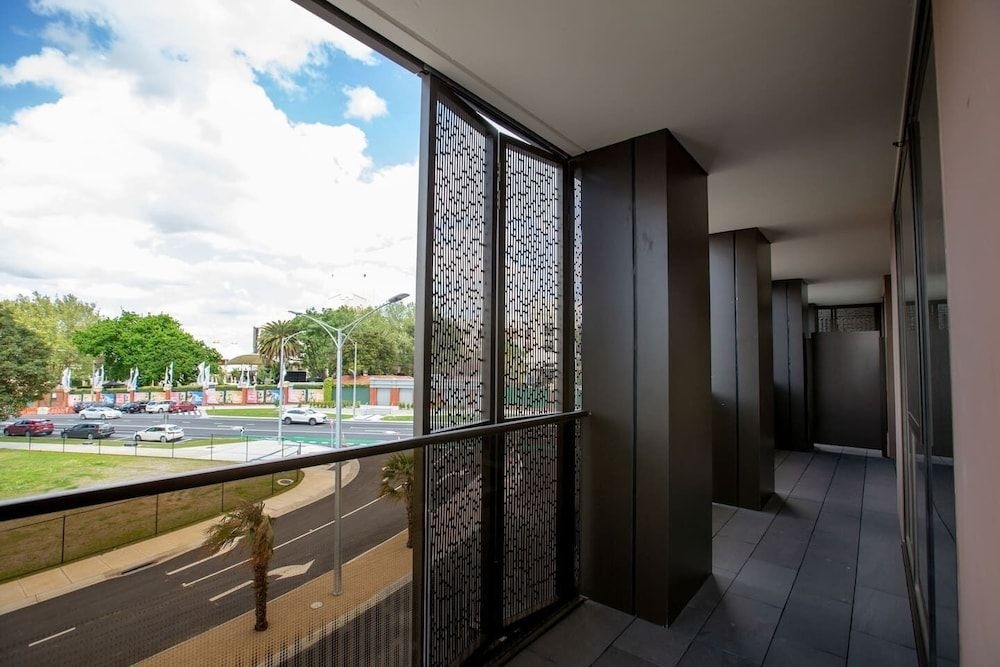 Designer 2BR with Carpark Monash Uni At Caulfield2