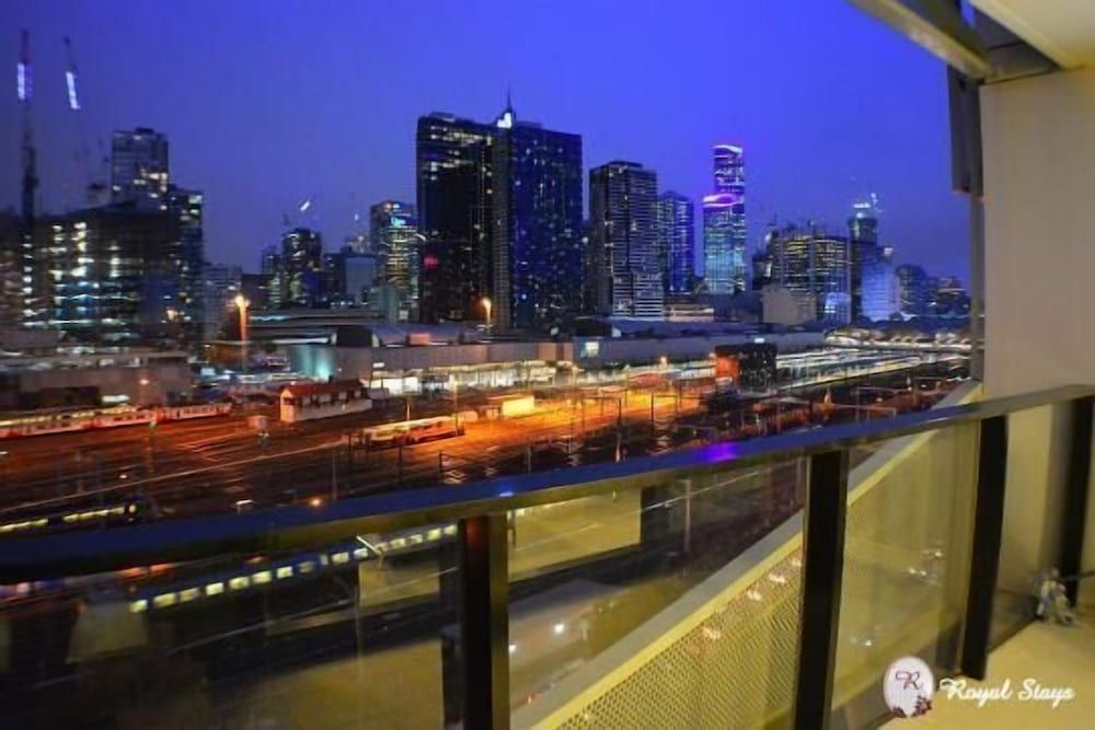 Royal Stays Apartments Melbourne - Docklands1