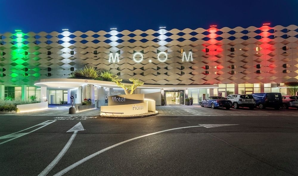 MO.OM Hotels1