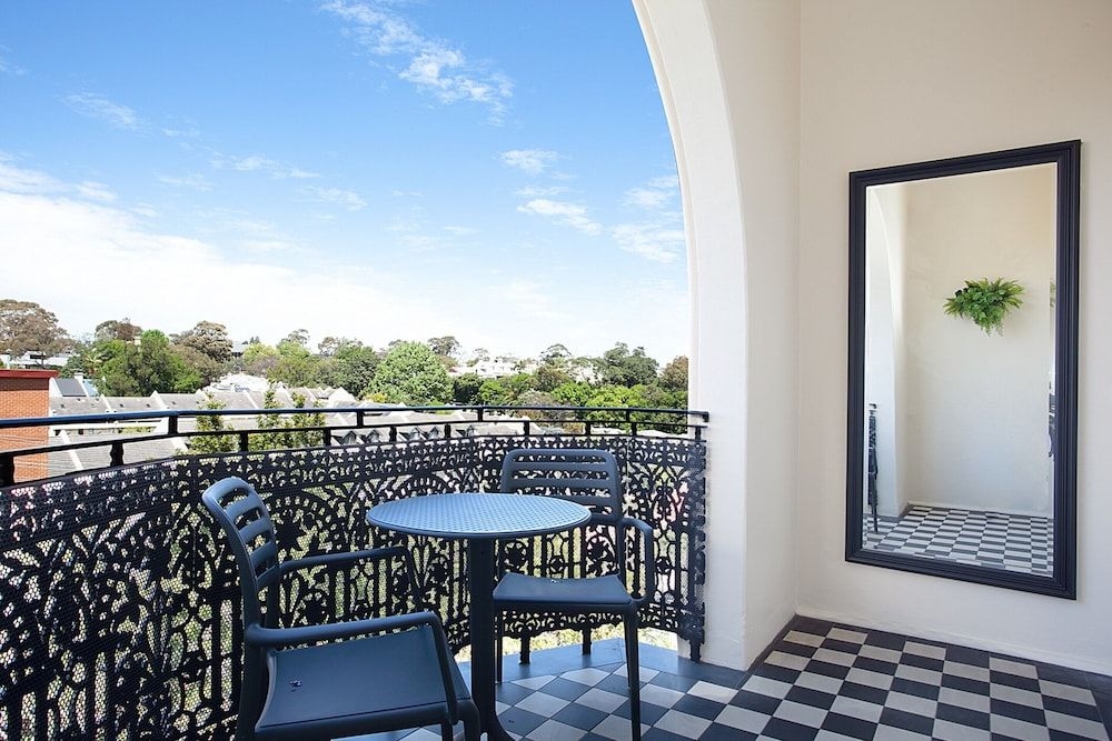 Charming Studio With Balcony in Inner-City Glebe1