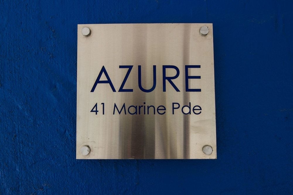 Azure on Geoffrey Bay0