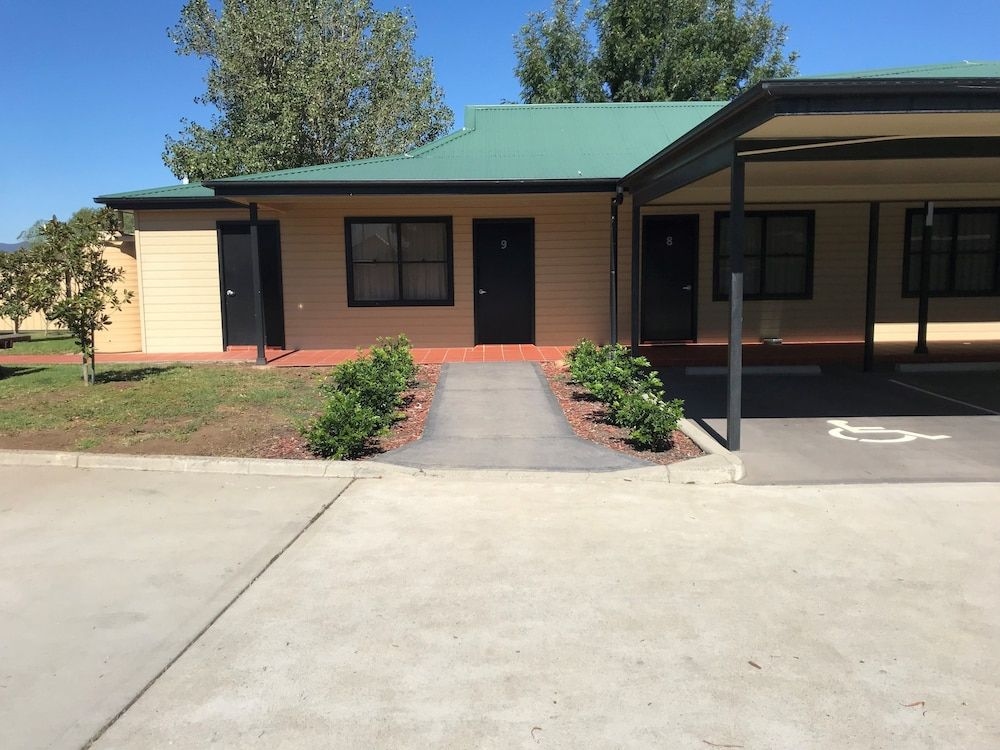 The Grapevine Motel4