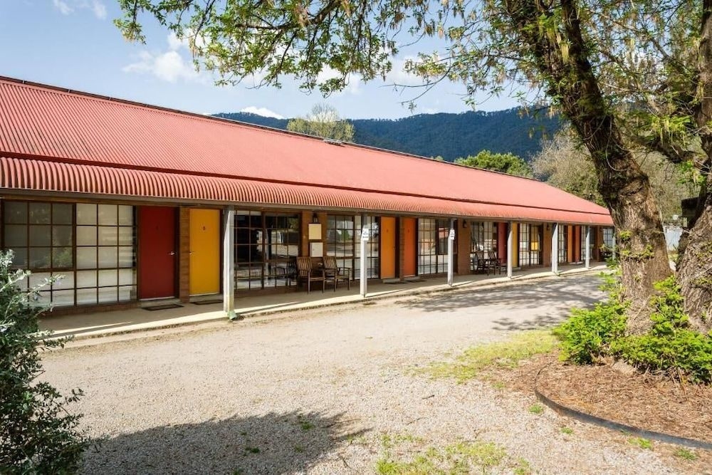 The Harrietville Snowline Hotel2