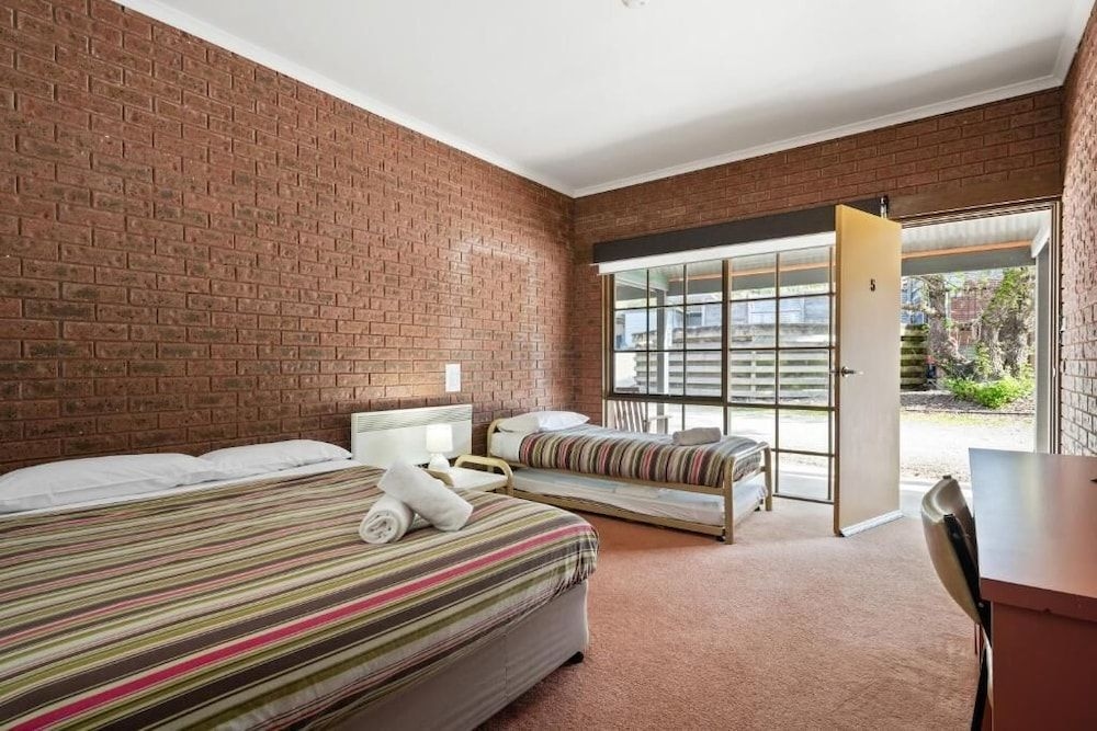 The Harrietville Snowline Hotel0