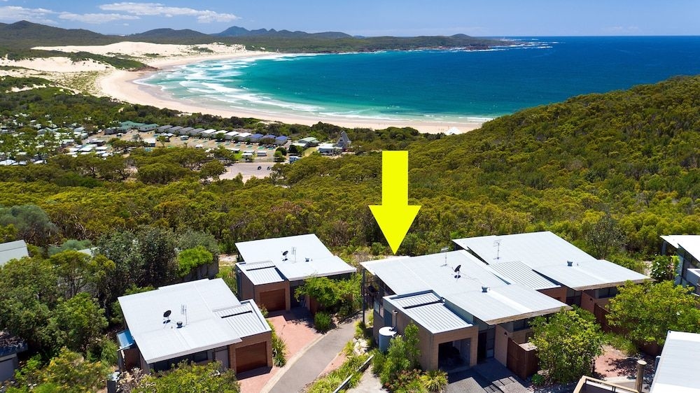 ONE MILE RETREAT Stunning Beach House2