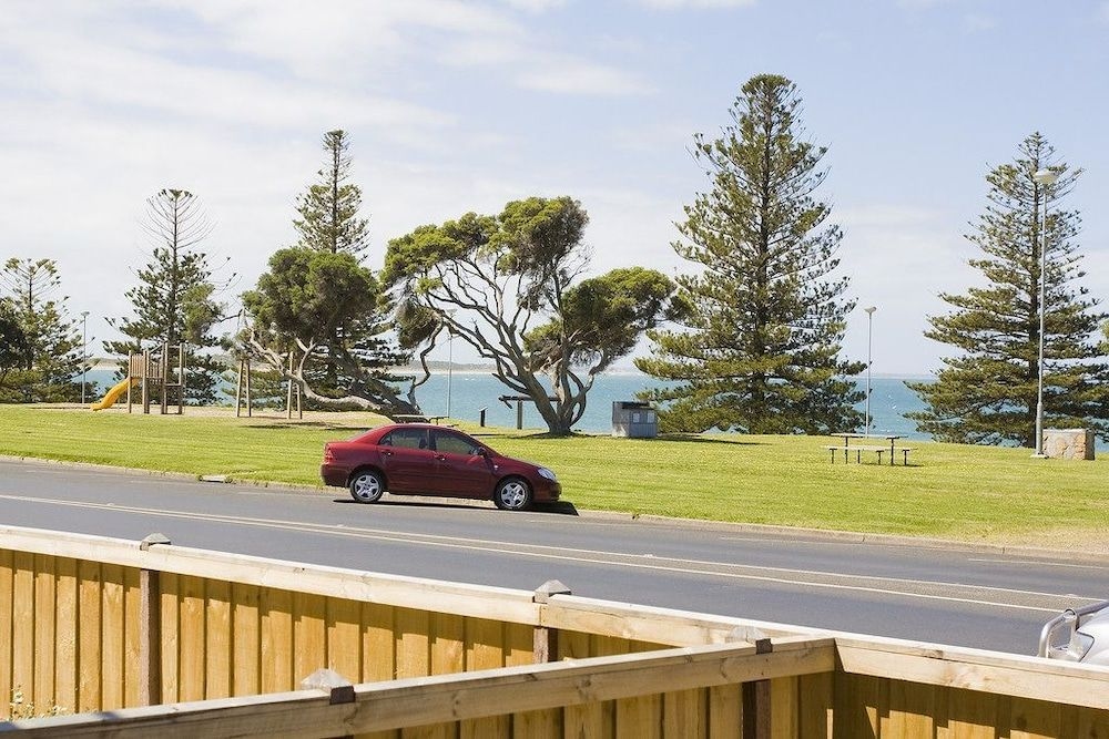 Two Bays Apartments, Australia1