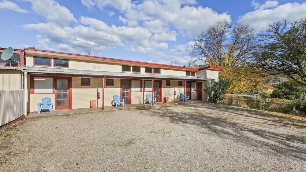 Colonial Motel1