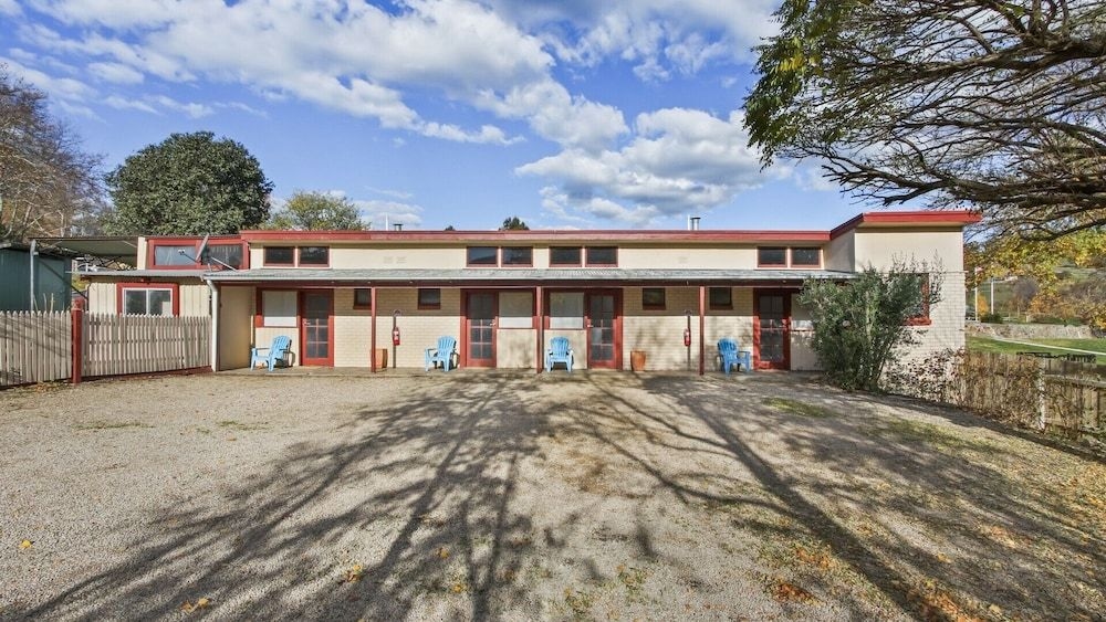 Colonial Motel2