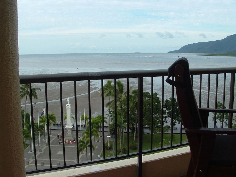 Cairns Apartment Esplanade Ocean Views3