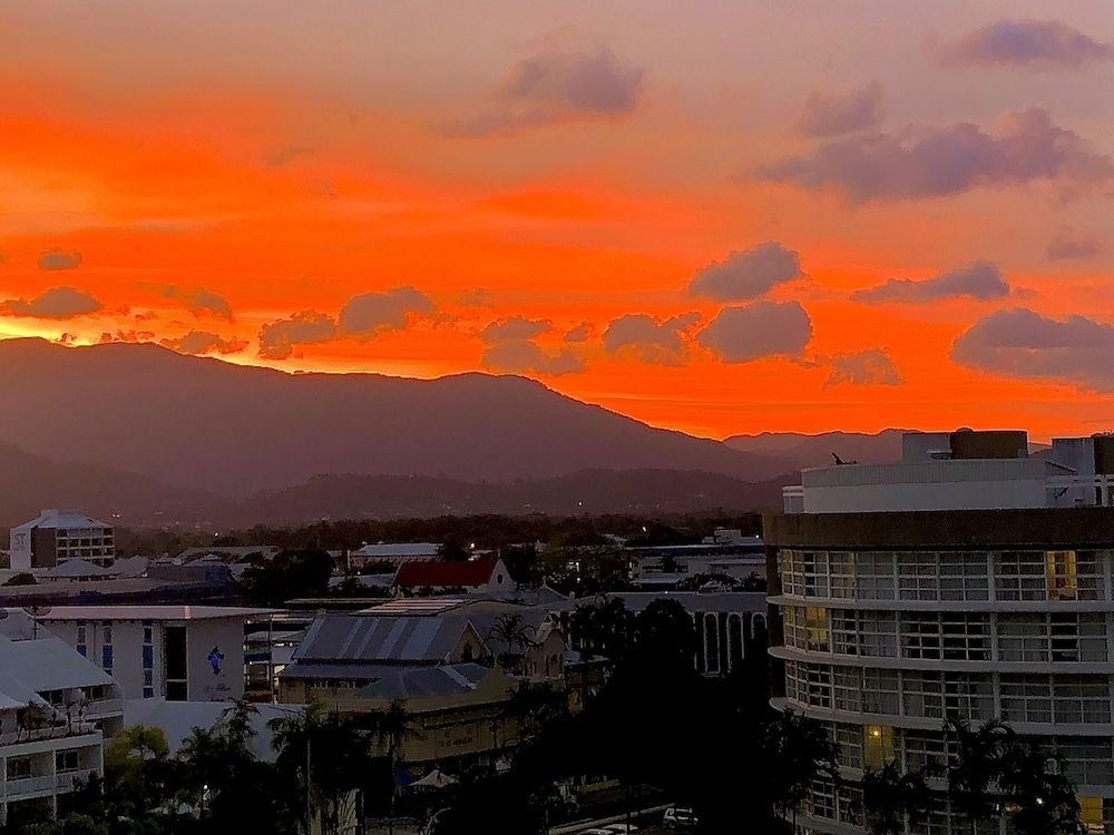 Cairns Apartment Esplanade Ocean Views0