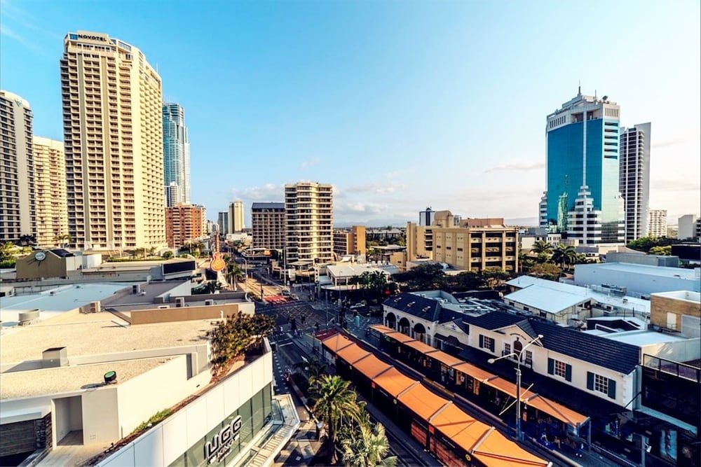 H Luxury Apartment at Surfers Paradise2
