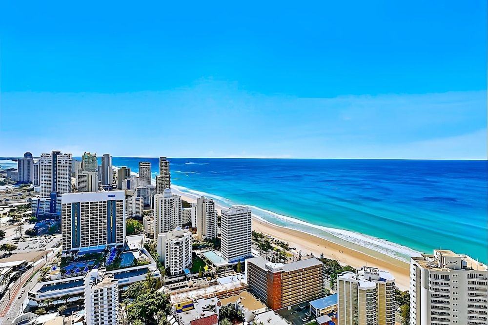H Luxury Apartment at Surfers Paradise4
