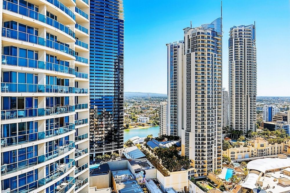 H Luxury Apartment at Surfers Paradise1