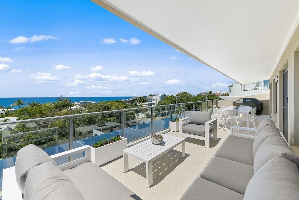 Crystal Shores Sunshine Beach0
