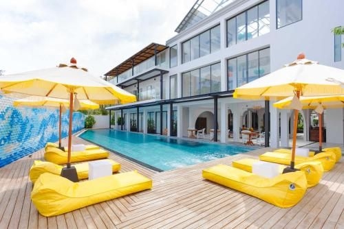 Anona Beachfront Phuket Resort1