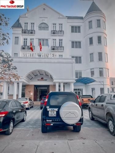 โรงแรมไวท์ พาเลส (White Palace Hotel)1