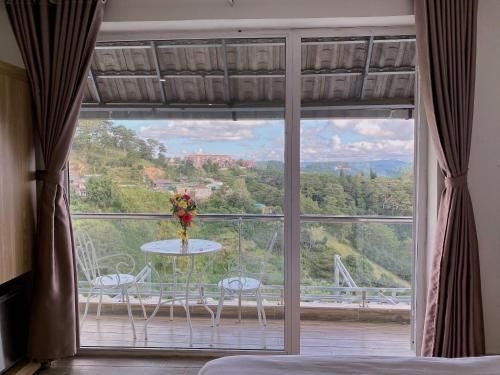 โรงแรมลาคามี ดาลัด (Lacami Dalat Hotel)0