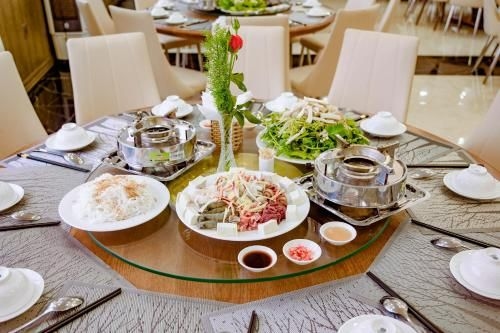 ควีน ทีแอนด์ที ดาลัด (QUEEN T and T DALAT)2