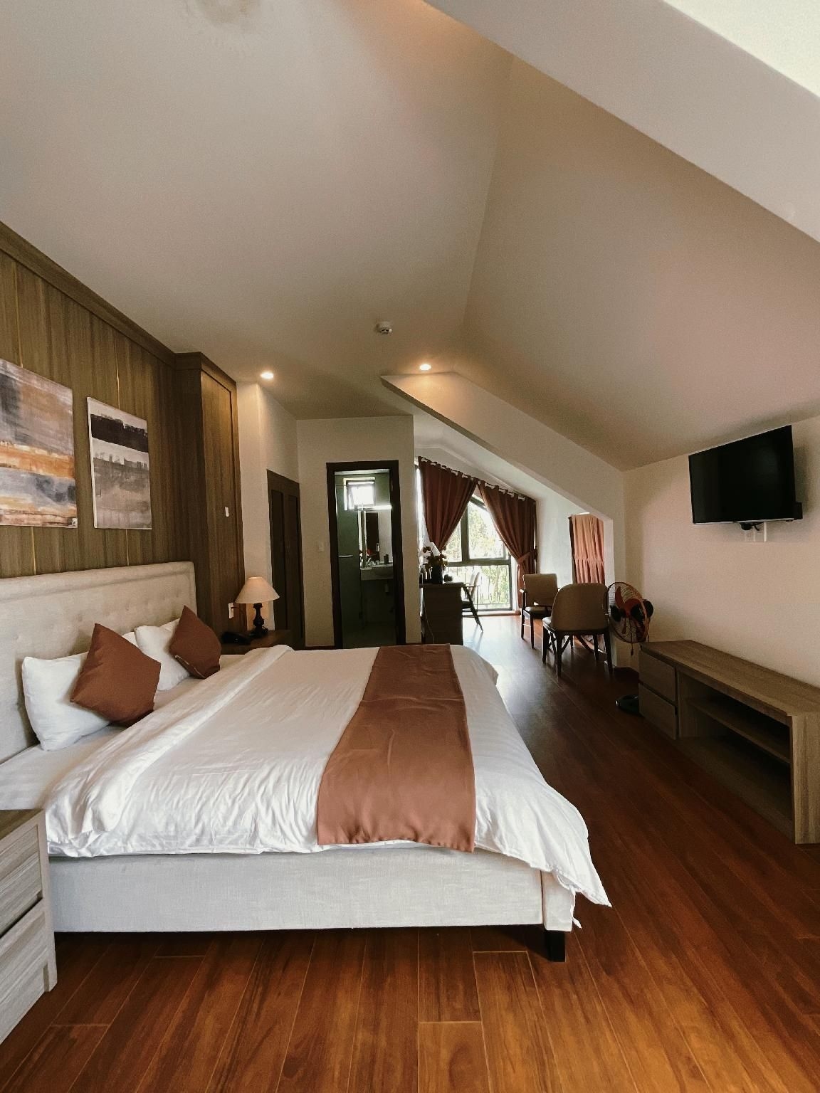 Amia Hotel1