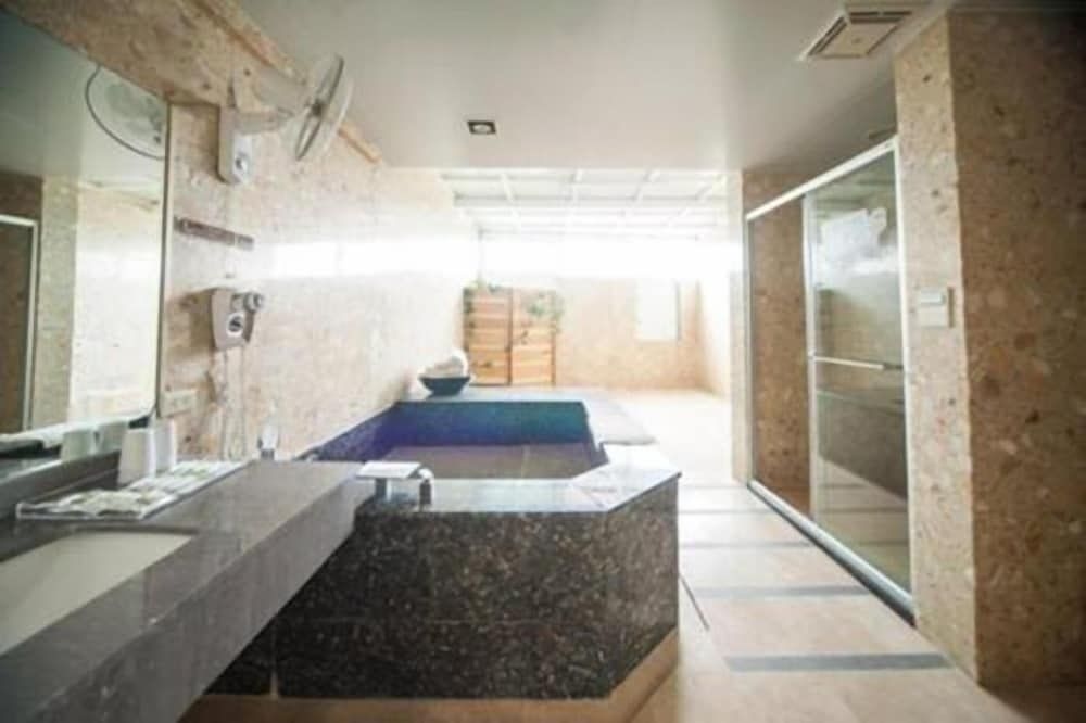 Palm Island B&B2