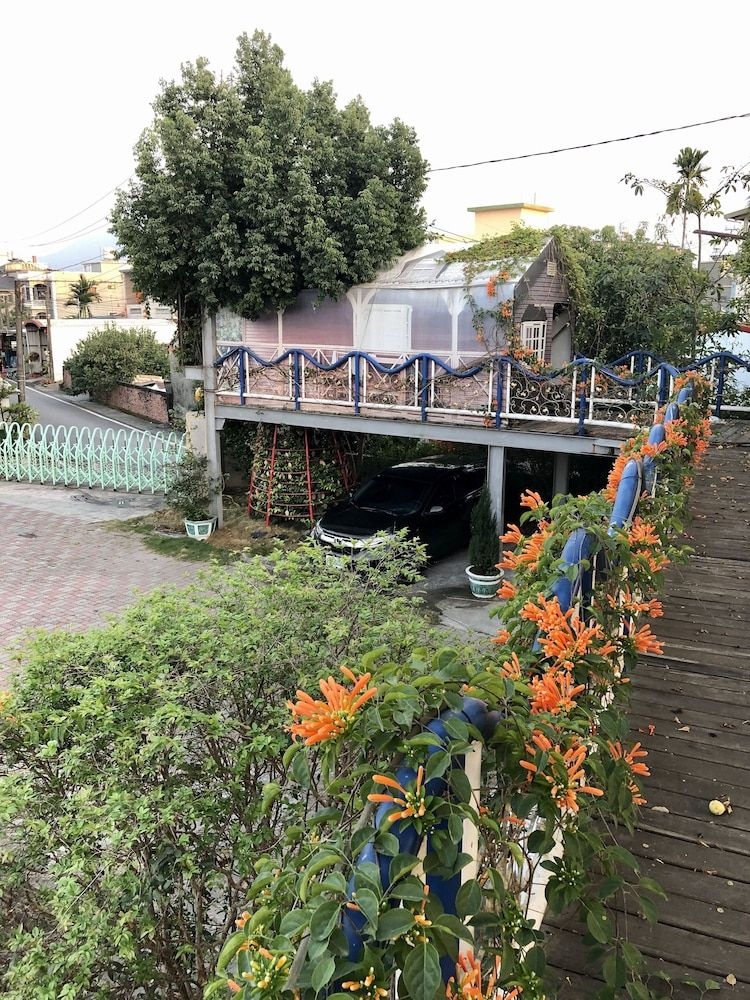 TREE HOUSE0