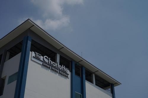 โรงแรมชาร์ล็อต สมาร์ท ลพบุรี (The Charlotte Smart Hotel Lopburi)3