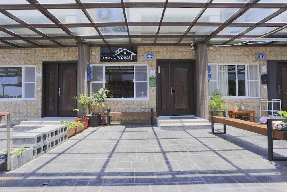Tony's house1