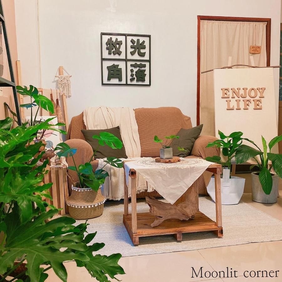 มูนลิต คอร์เนอร์ (Moonlit Corner)1