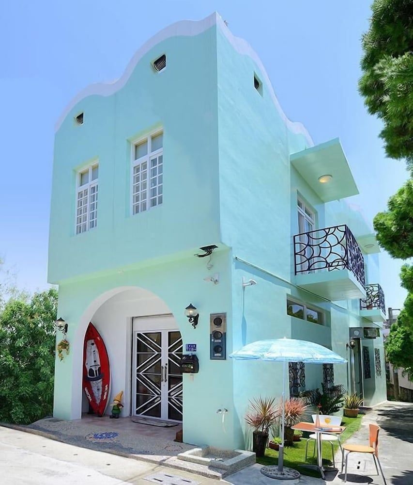 Jumping Hostel1