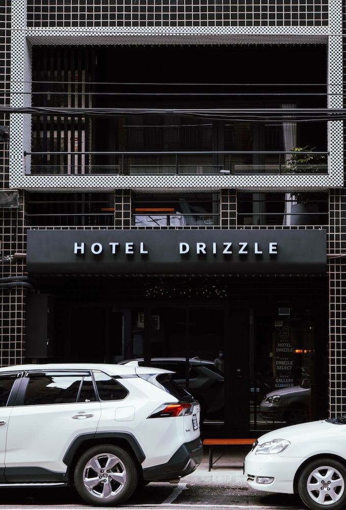 Drizzle Inn0