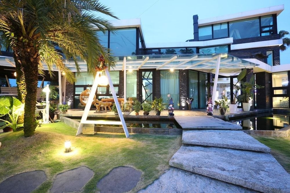 Maple House3