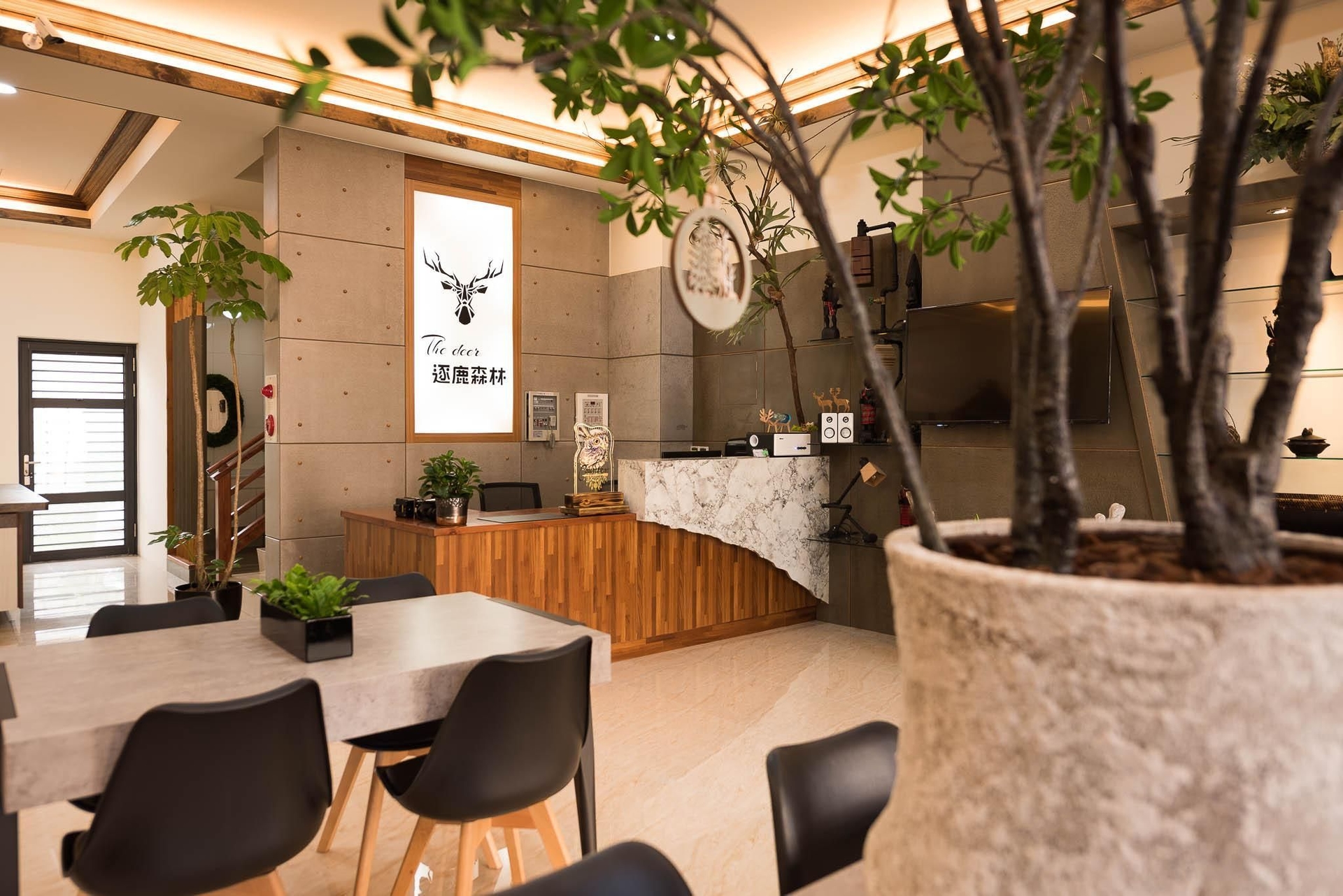 โรงแรมเดอะเดียร์ รีสอร์ท (The Deer)4