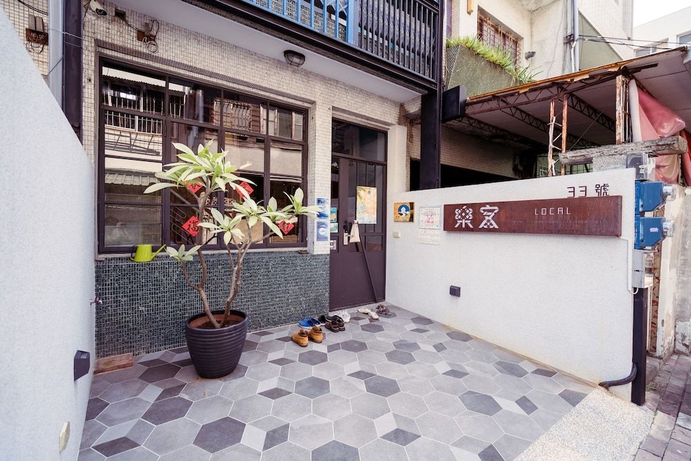 Local Backpacker Hostel0