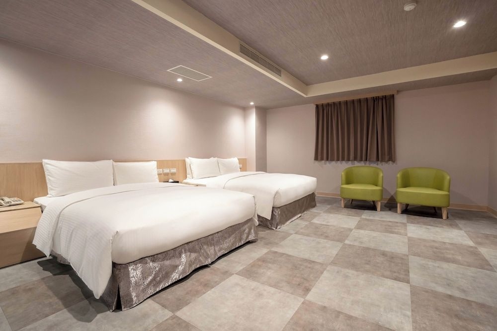The Cloud Hotel0