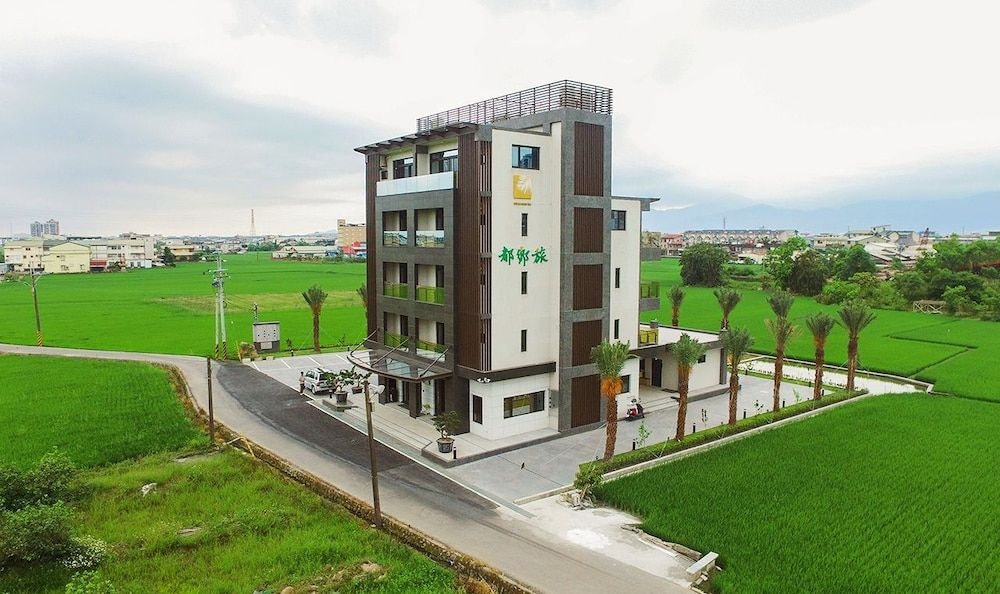 Urban Oasis Inn2