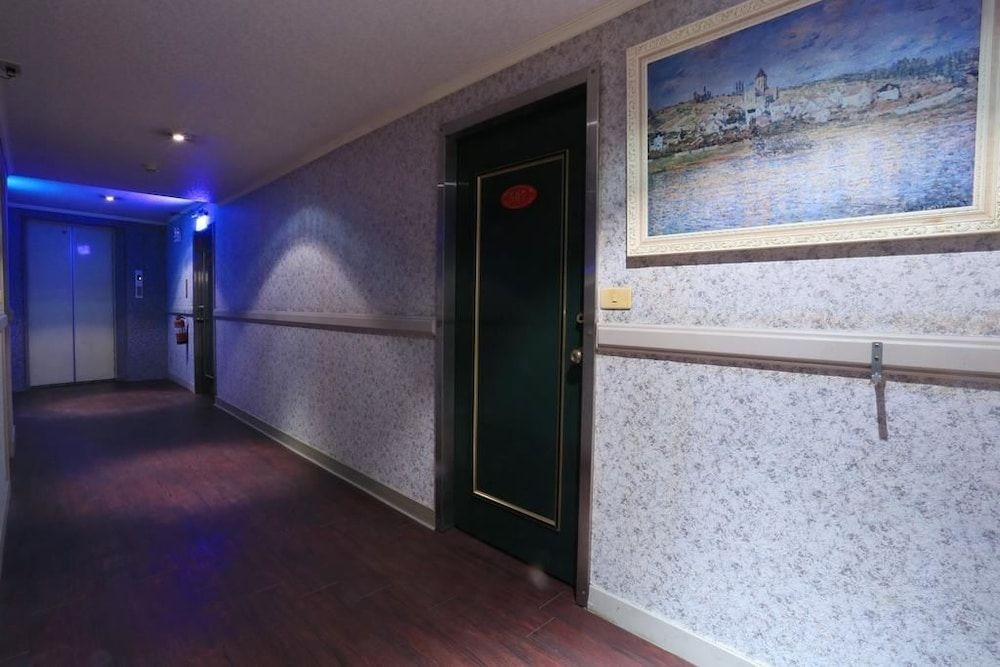 Kings Hotel1