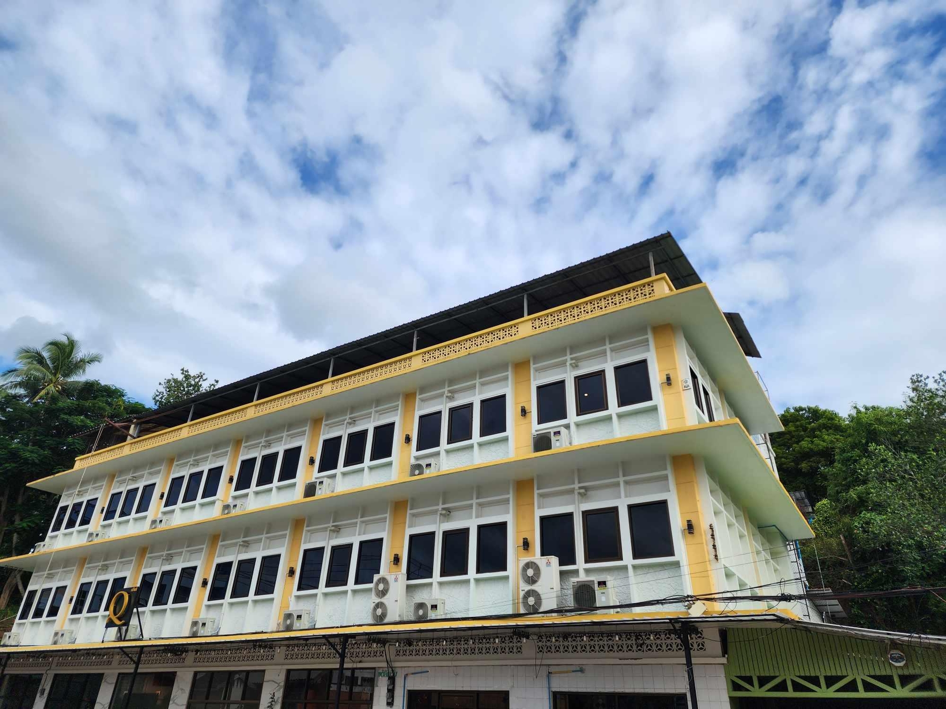 โรงแรมควีน (Queen Hotel)0