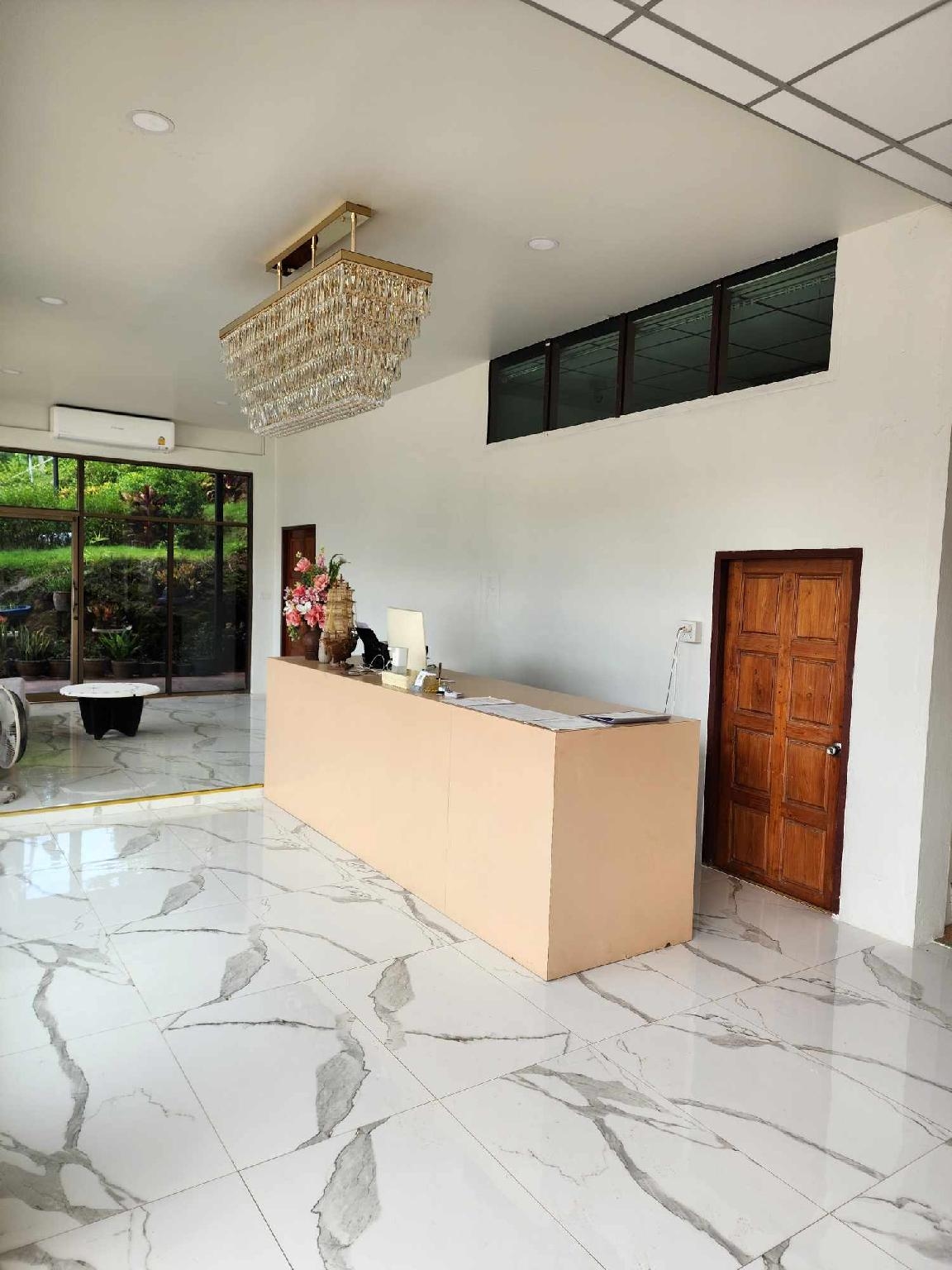 โรงแรมควีน (Queen Hotel)1
